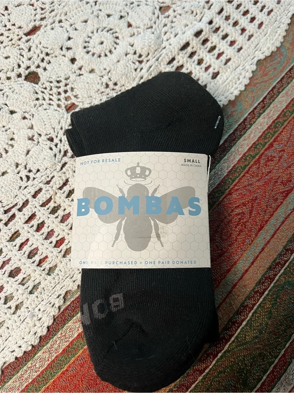 Bombas women’s half calf socks black with gray bee Small 4-7.5